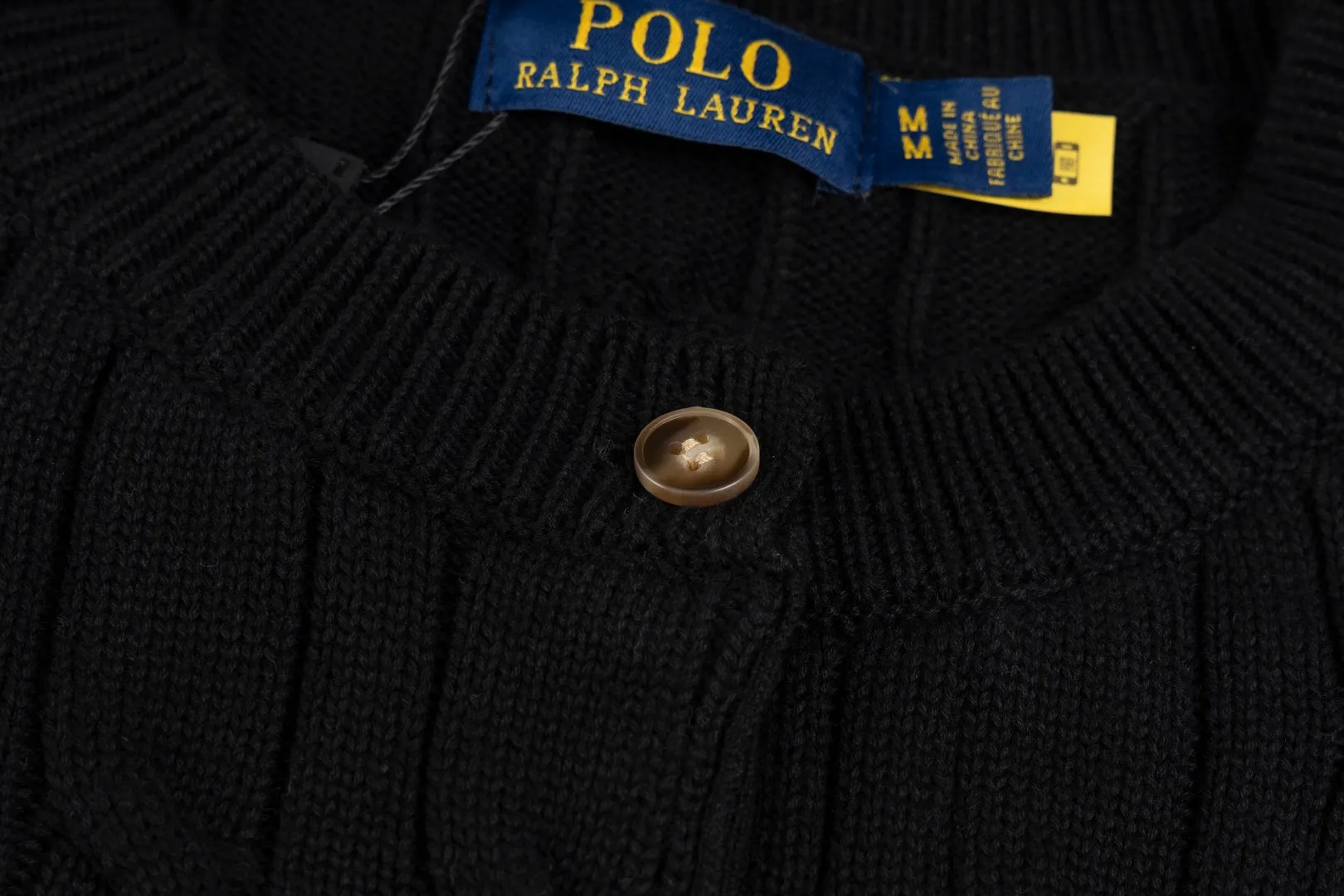 P230 #R93 RALPH LAUREN Ralph Lauren twelve colors classic small label embroidery logo seven-button knitted cable cardigan sweater women's top, high-density LOGO embroidery on the chest, original customization of tag accessories. Made of pure cotton yarn, pure cotton is skin-friendly and comfortable, small label war horse embroidered twist button cardigan sweater 🐎 high quality, follow the blogger to learn how to wear it! Let’s buy a Ralph Lauren cable sweater. It’s a super hard-to-find series after it became popular. It’s hard to find one on the official website. It’s simple and practical to wear, with a lazy and loose feel. The thickened fabric has more texture, feels soft and delicate, and has a loose fit. Whether worn alone or layered, you can wear different styles of fashion with just one piece!   Size: